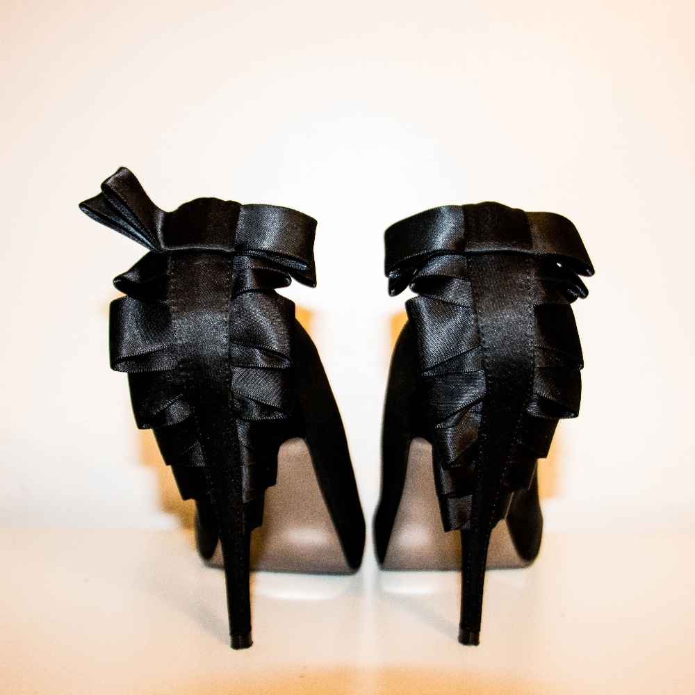 Heels - Picture 2 of 3